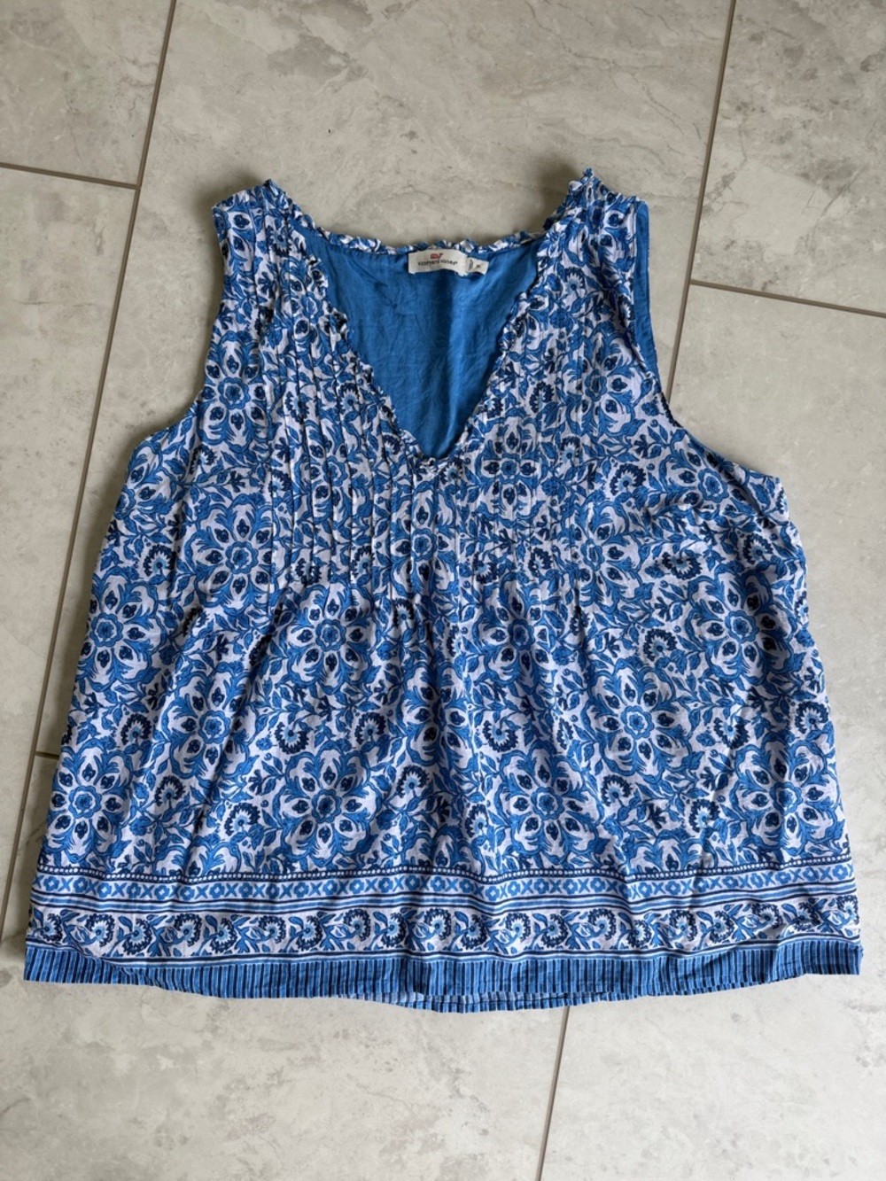 Vineyard Vines Blue and White Floral V-Neck Tank Top size XL like new